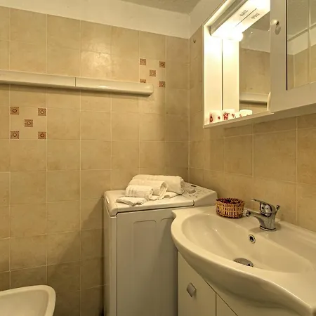 Claire - Relax Con Splendida Vista - Cour 0081 * קורמאיור